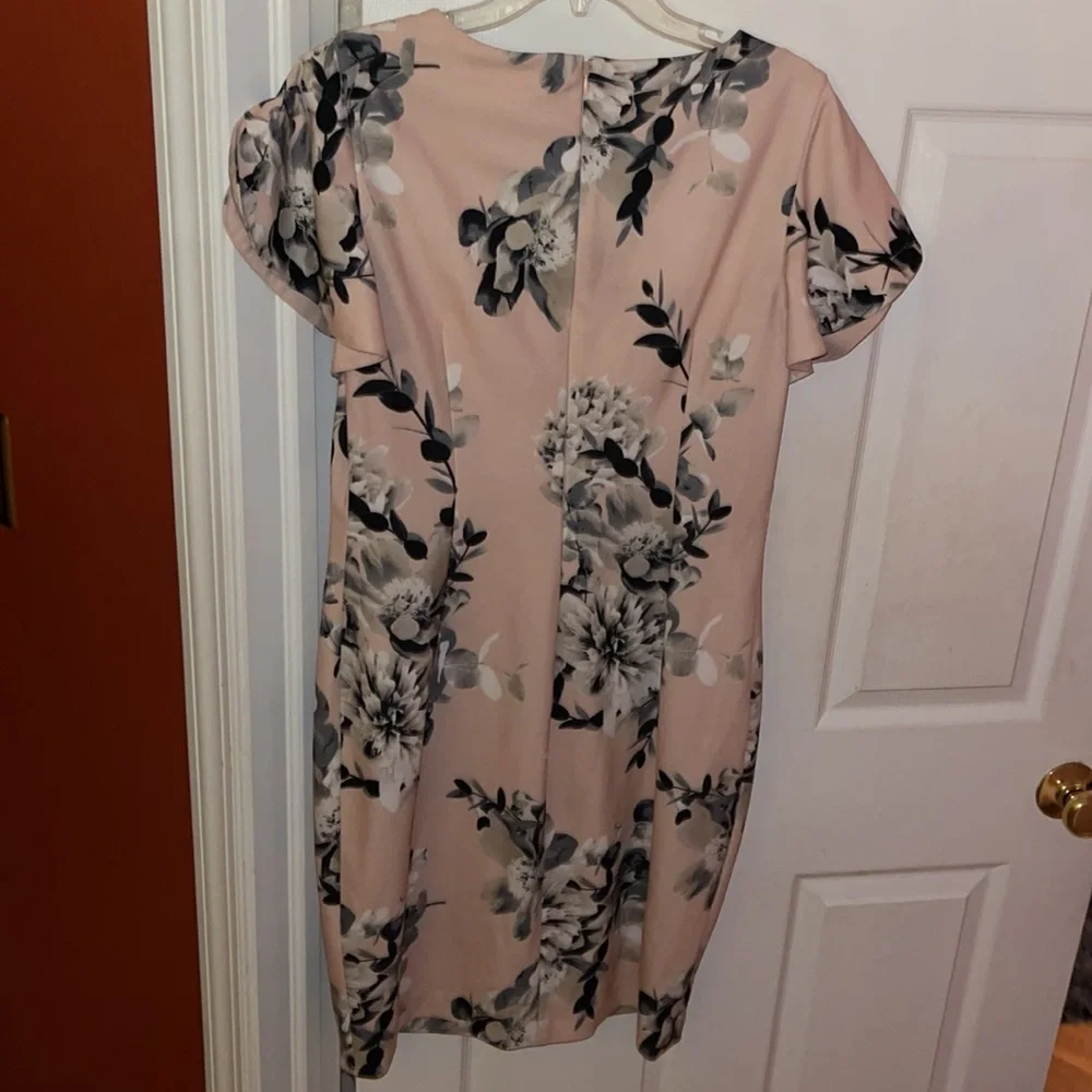 Calvin Klein Floral Dress🌸 - Picture 2 of 9
